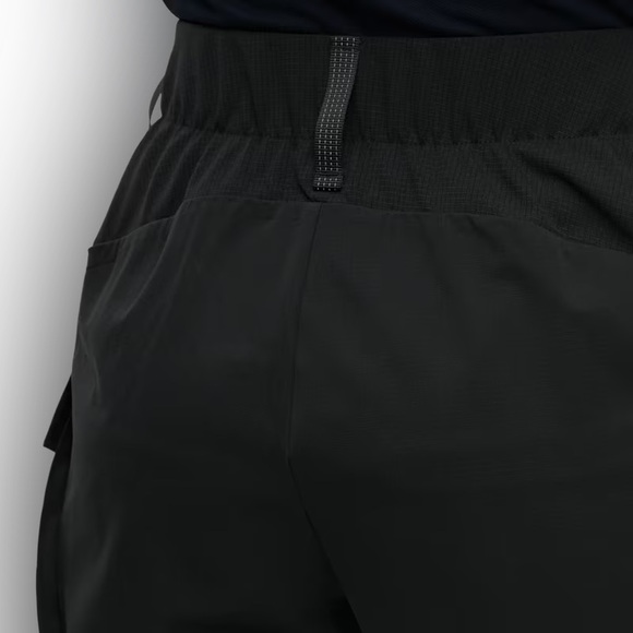 ♥️♥️♥️ ON RUNNING Explorer Black Shorts, size L - Picture 4 of 16